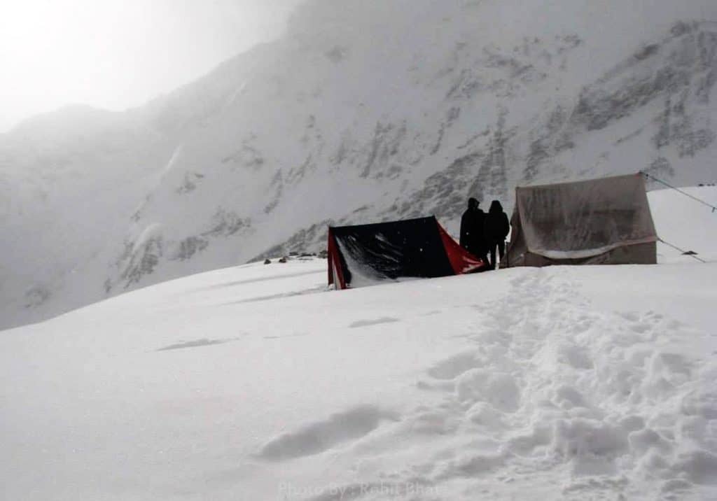 Pitching the tent in raging snow storm [Lamkhaga pass trek expedition 2015]