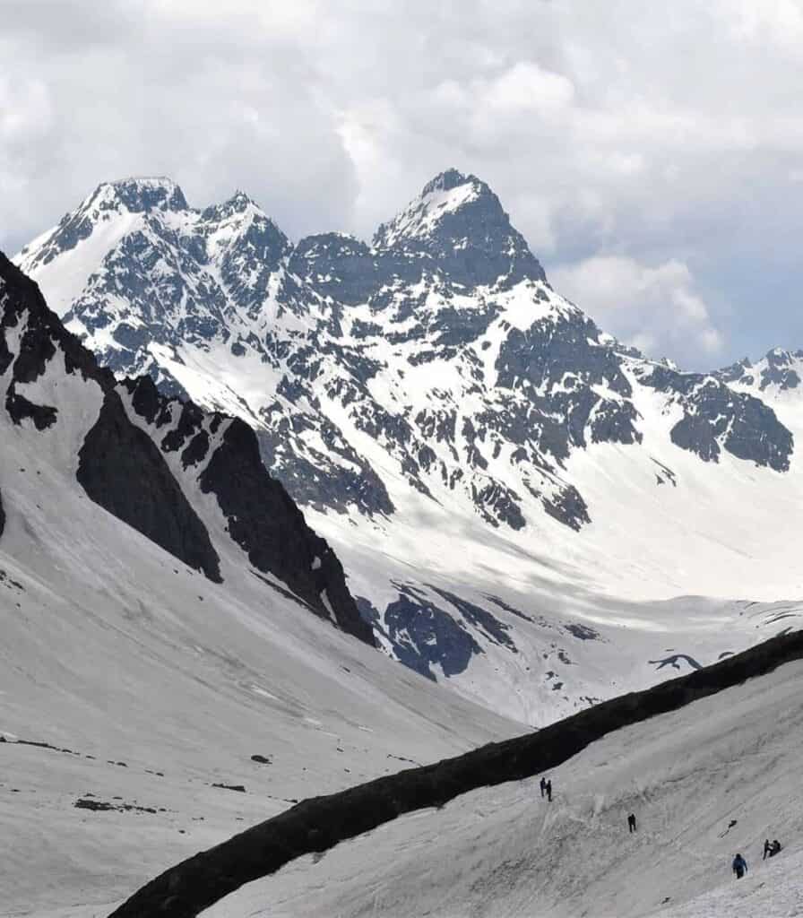 Hikers walking on glacier near Buran Ghati pass