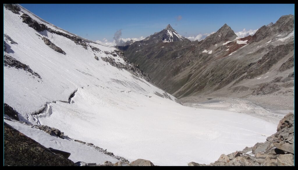 glacier below Borasu pass trek (Har-ki-dun side)