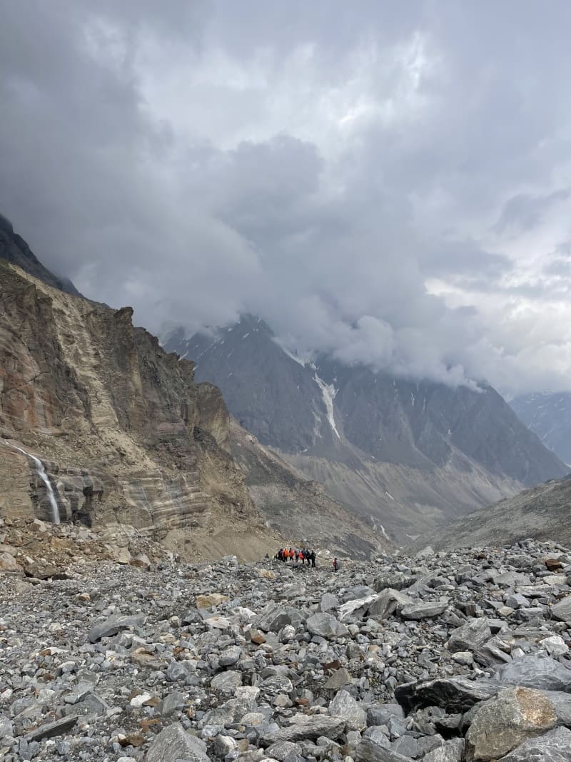 A vast boulder zone below Khatling