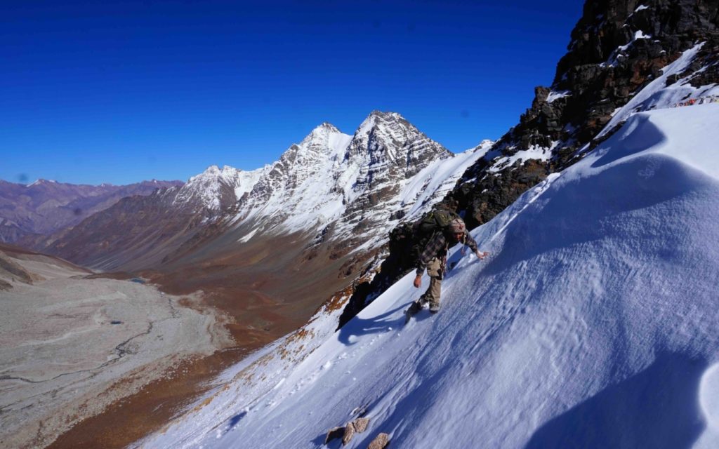 Climbing the steep Charang-Chitkul pass