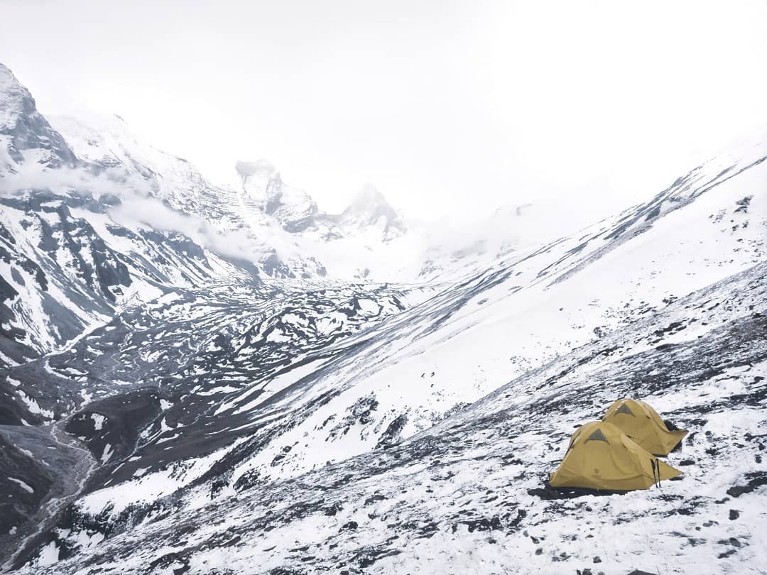 Camping while snowstorm brewing at Kedartal