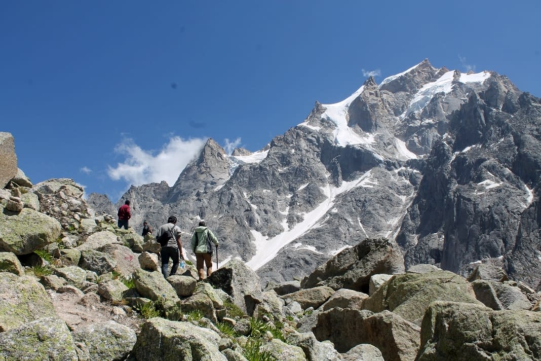 Hiking through boulders near Parvati Kund
