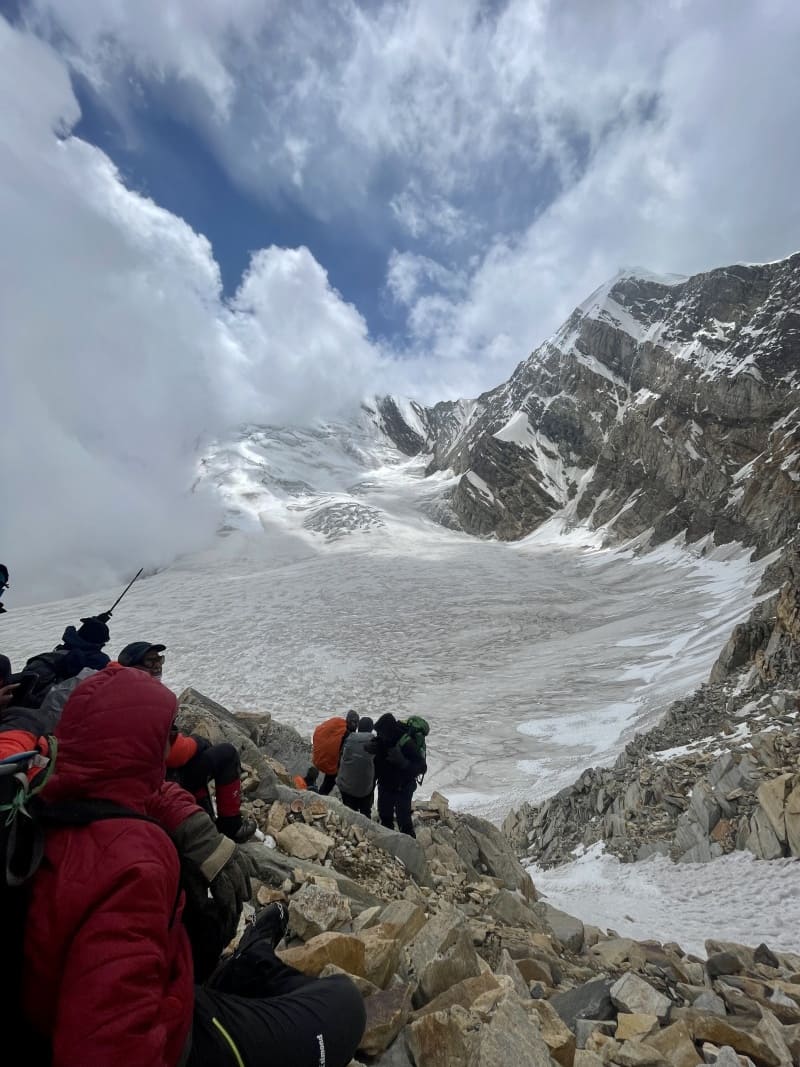 Descending towards Khatling glacier