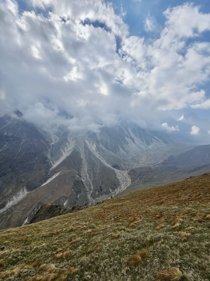 Mountains meadows below Kedartal