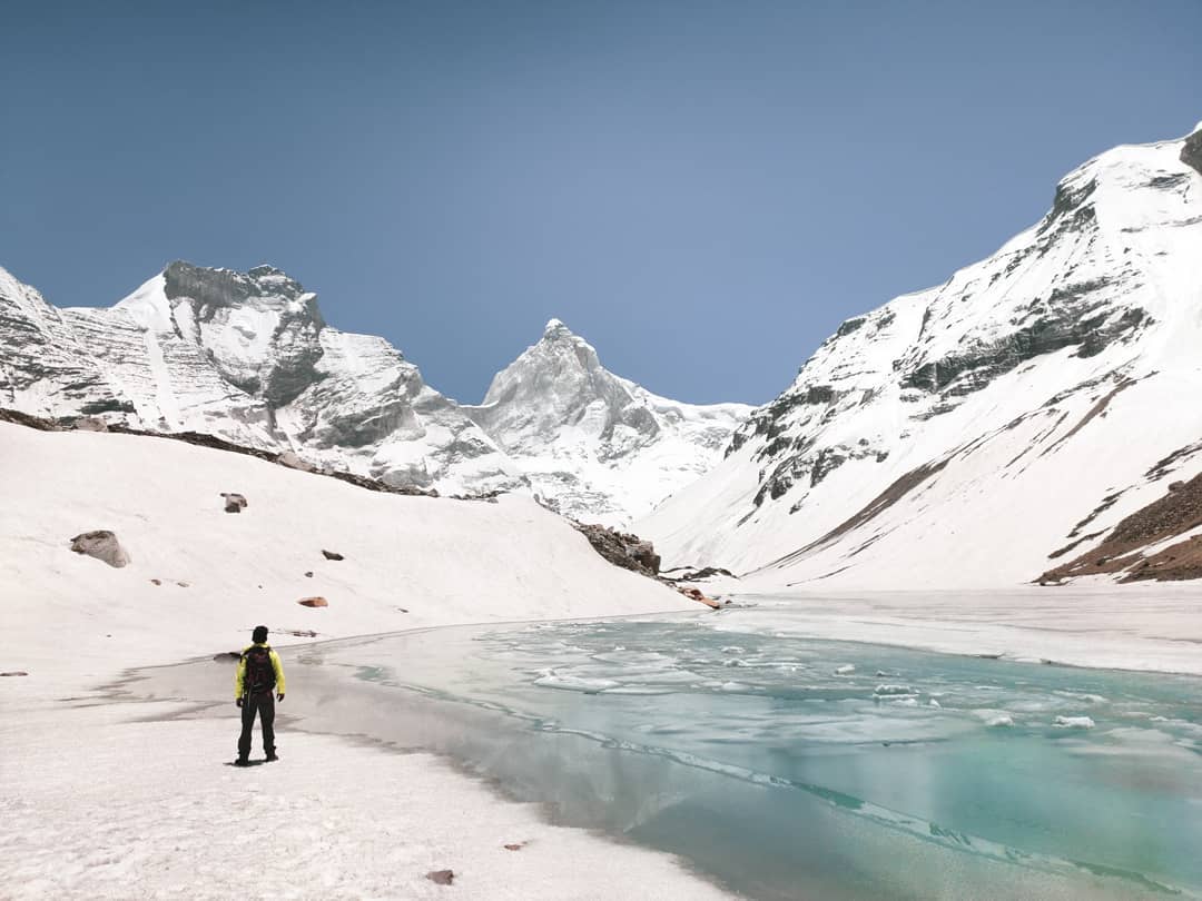 Kedartal lake against backdrop of Thalaysagar peak