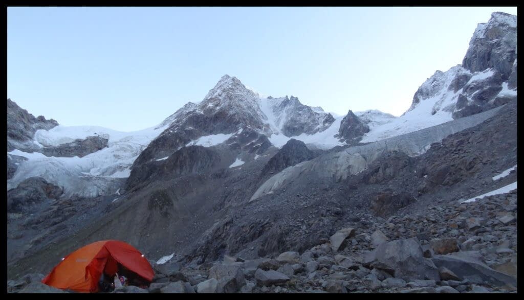boulder-campsite-below-Borasu-pass-trek-1