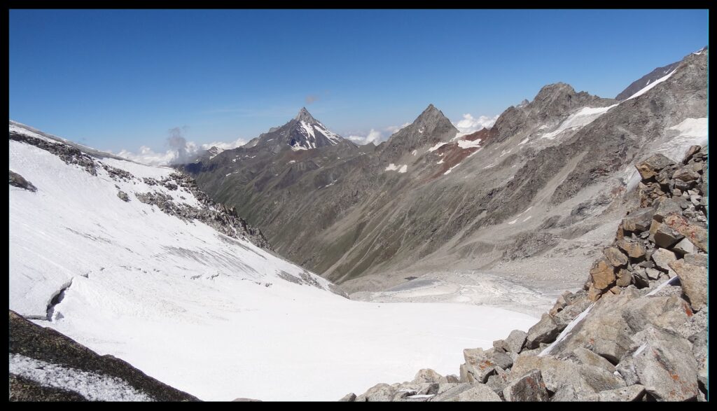 glacier below Borasu pass trek